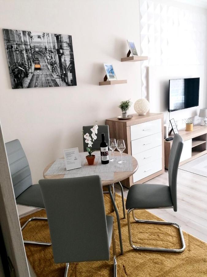 Sweet Central Apartment ,In The City Center Eger Exterior foto